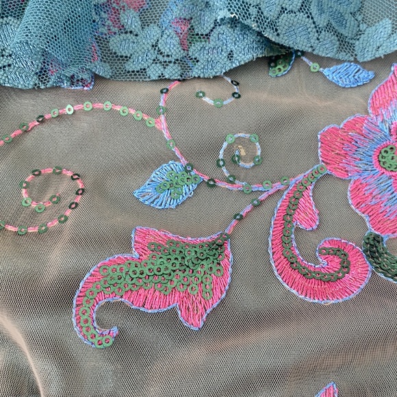 Weisman Two piece crop top and skirt - Picture 10 of 11